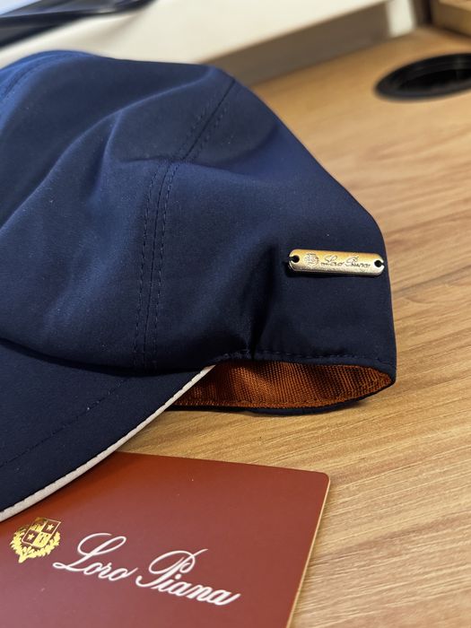 Кепка лоро, Loro