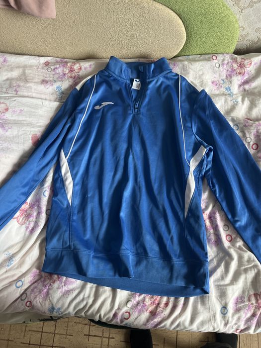 продам две спортивные кофты в хорошем состоянии