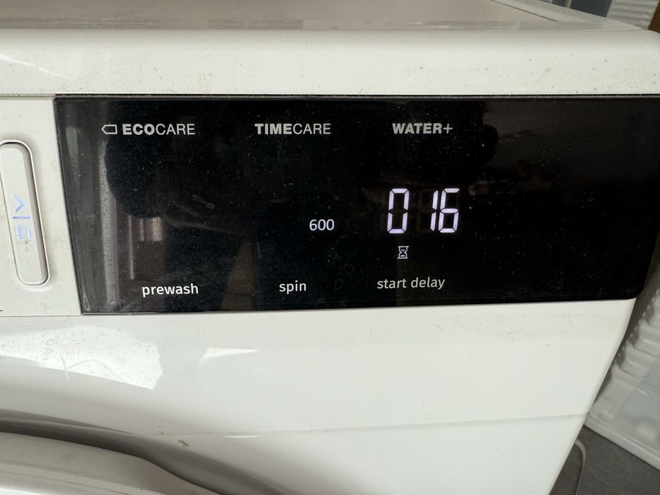 Работеща пералня Gorenje , на която липсват лопатките в барабана