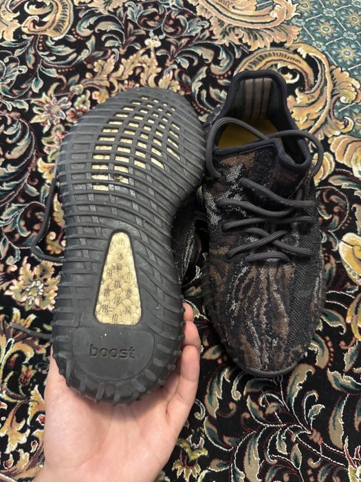 Yeezy Boost  ,,Tail Light”/,,Mx Rock”