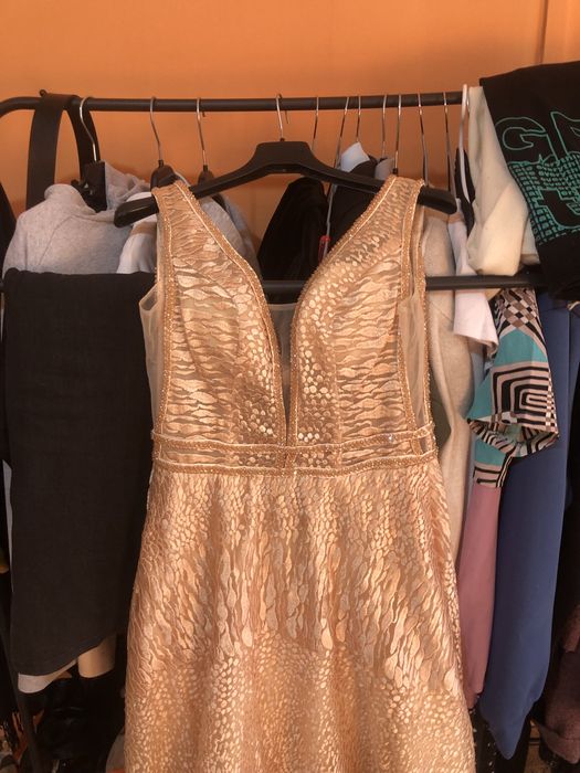 Продам 3 платья по 10к