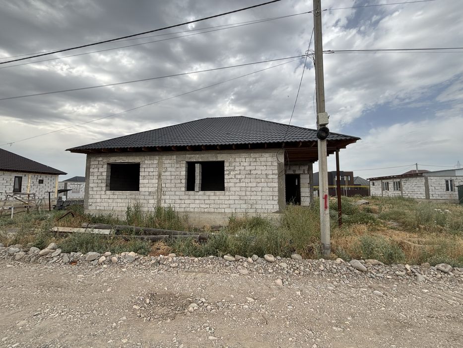 Продам участок с недостроенным домом