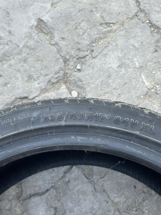 Продам шины R17 205/40