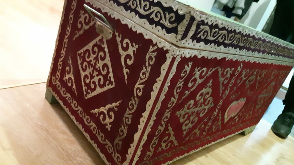 Продам большой сундук.