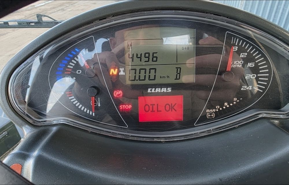 Tractor Claas Axion 810