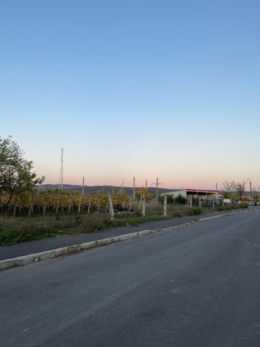 Vând doua terenuri în Simian, detalii la telefon!