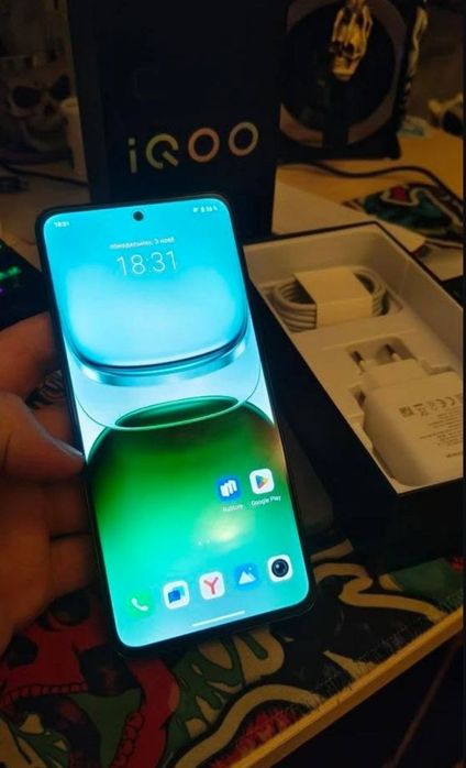 Смартфон IQOO Z10 lite.