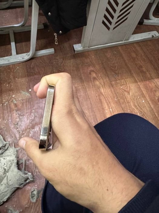 Iphone 12 pro sotiladi yaxshi xolatda gold
