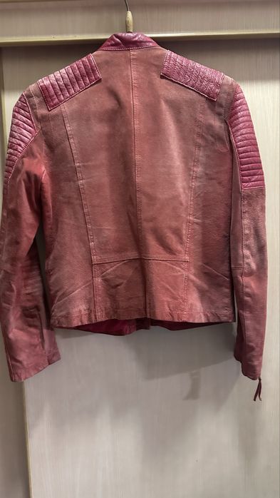 Продам куртку замшевую Mango