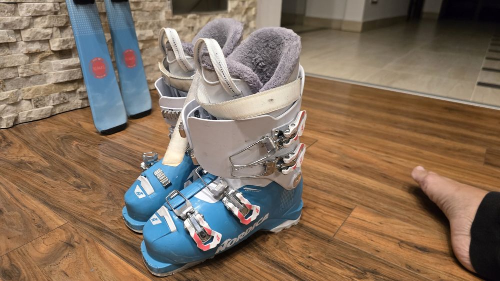 Skiuri Nordica marimea 130 cm+Clapari Nordica 23.5