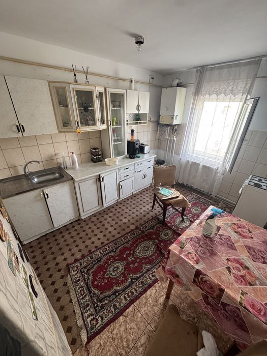 Vand apartament 4 camere decomandat !