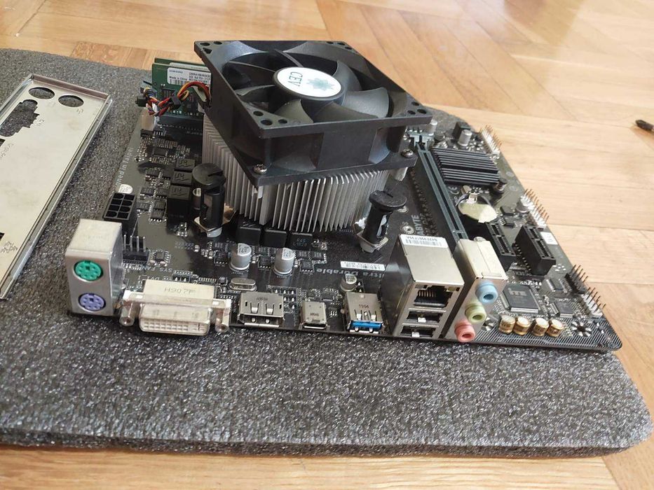 Intel i5 8400 + Gigabyte H310M D2P + 16GB Samsung 2133