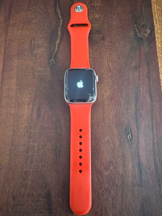 Apple Watch Series 5 40mm Gold – Funcțional, ecran spart