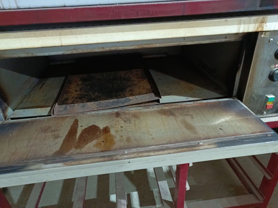 Печь для хлеба и пиццы