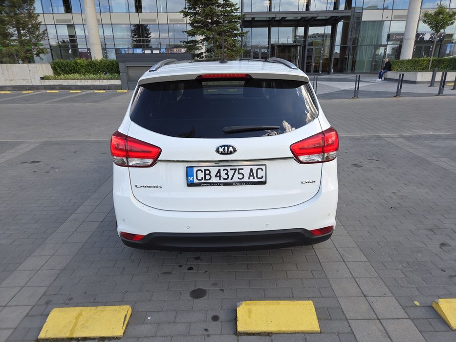 Продавам семейния  автомобил KIA CARENS  7 места