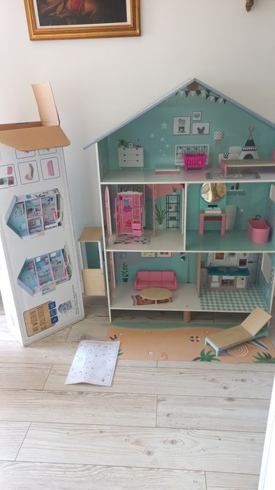 Casuta din lemn, pentru păpuși,  cu accesorii