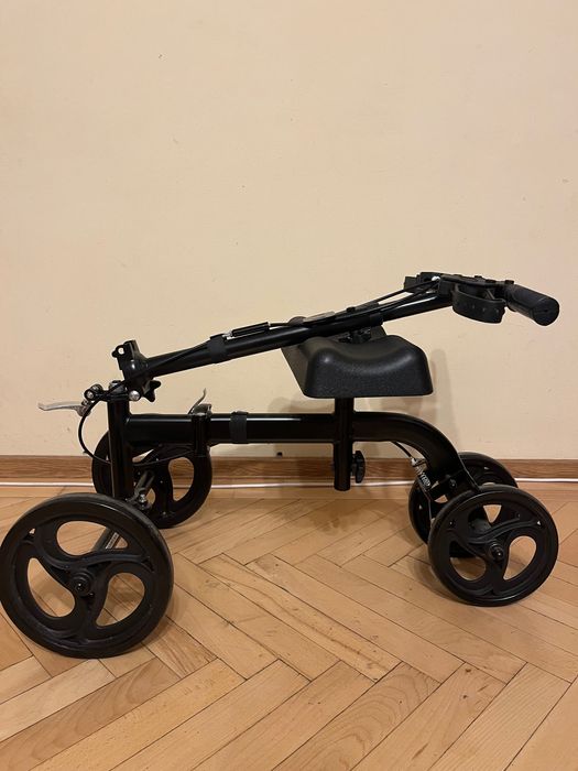 Trotinetă pentru genunchi pliabilă și reglabila