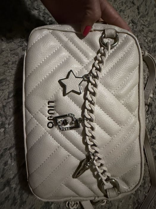 Чанта Liu Jo бежова, носена много малко , без забележки 22/15/7