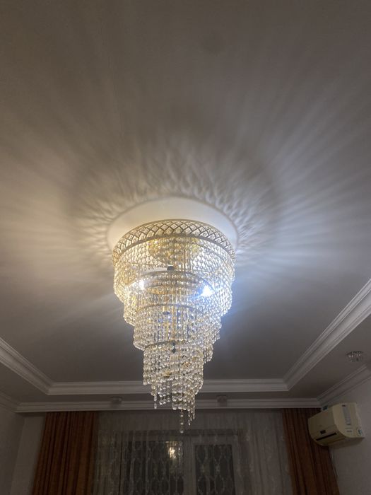 Продаю люстры разные