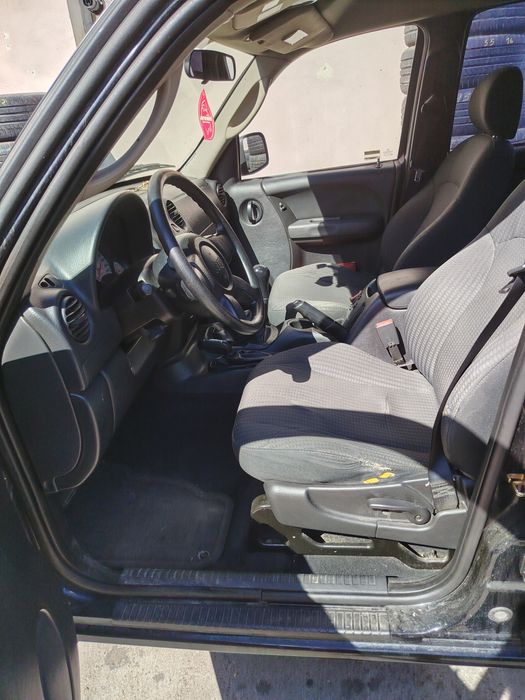 Vând jeep cherokee