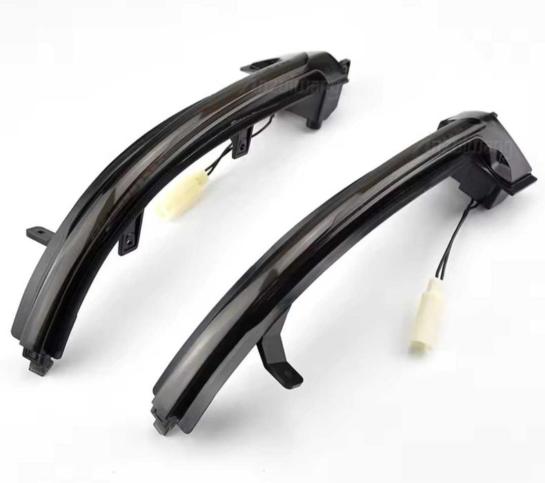 Динамични ( бягащи ) мигачи за огледалата за VW Touareg II Туарег 2