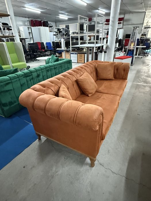 Диван Chesterfield кафяв набукова кожа  за офис и дамо чакалня немско качество обзавеждане ;