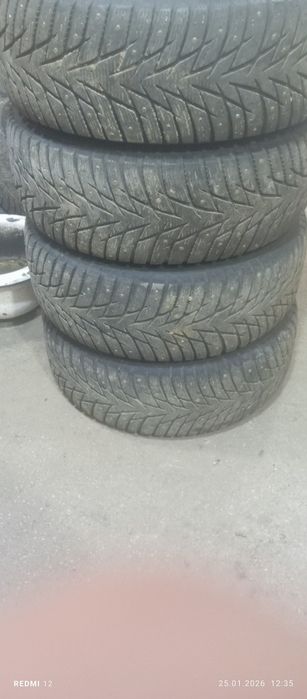 Продам два комплекта резины