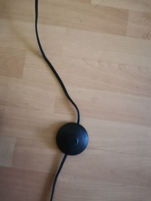 Lampă de pardosea cu 3 brațe.