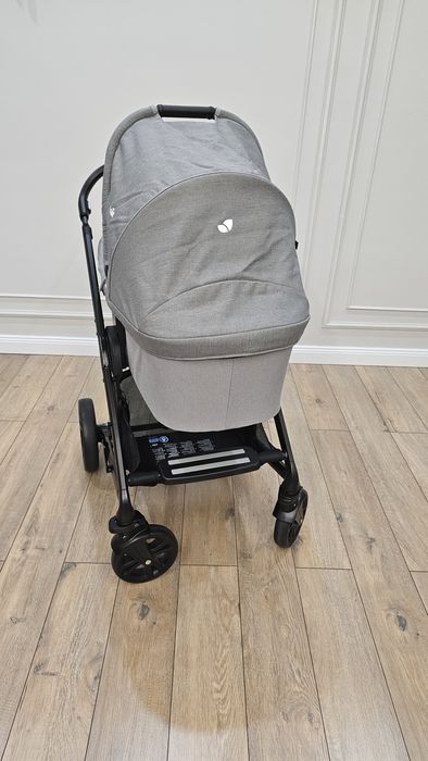 Продам коляску Joie