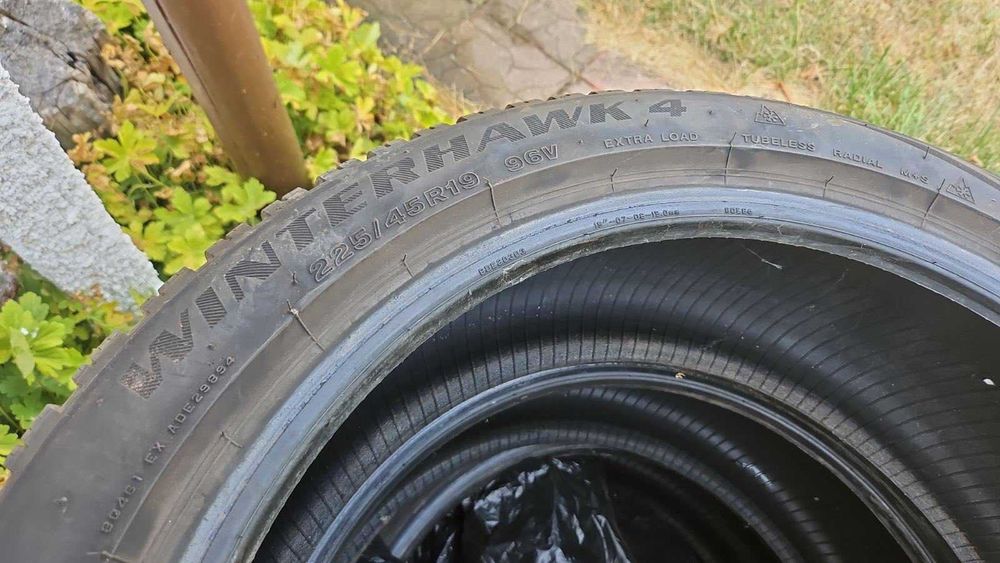 4 броя зимни гуми FIRESTONE winterhawk 4 225/45/19