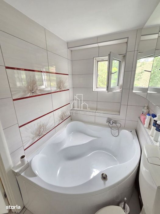 Casa renovata, 3 camere, 2 bai, Zona Centrală