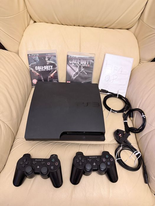 PlayStation 3 Slim + 2 контролера + 3 игри – Отлично състояние