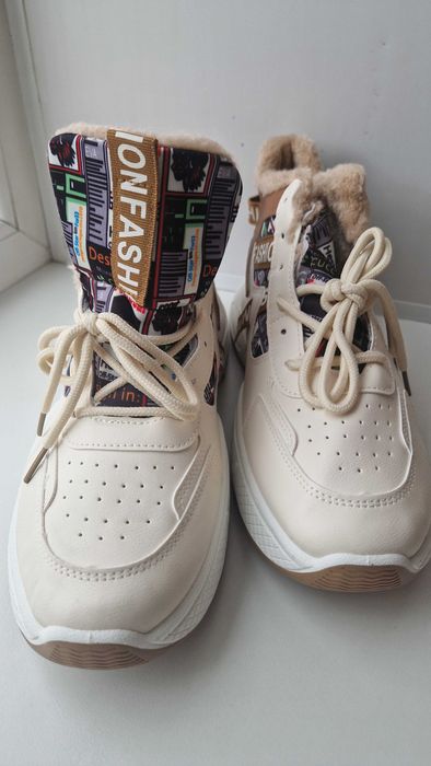 Новые утепленные кроссовки