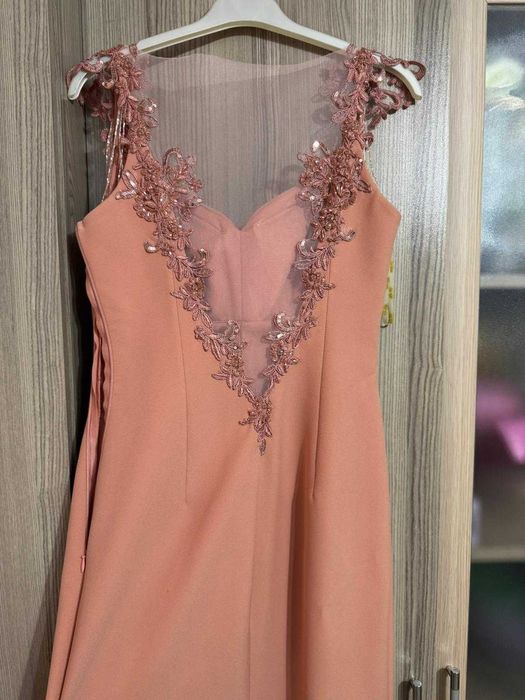 официална рокляя