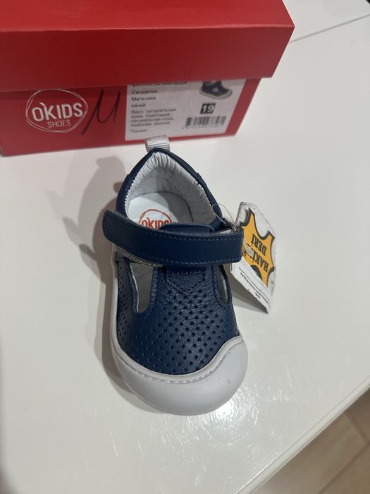 Продам детские сандалии