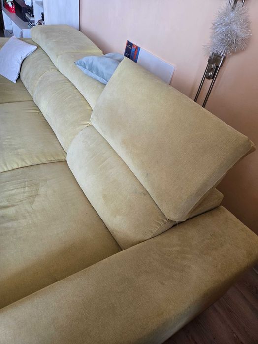 Диван разтегателен ъглов в цвят жълт