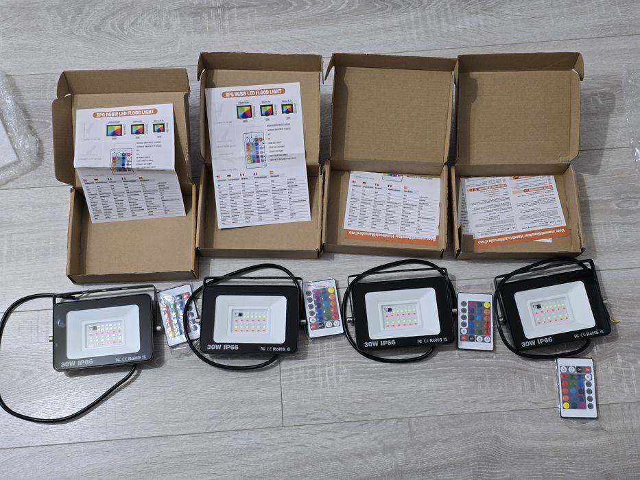 Set 4 Reflectoare LED RGB 30W – 3000LM, Telecomandă, IP66 Waterproof