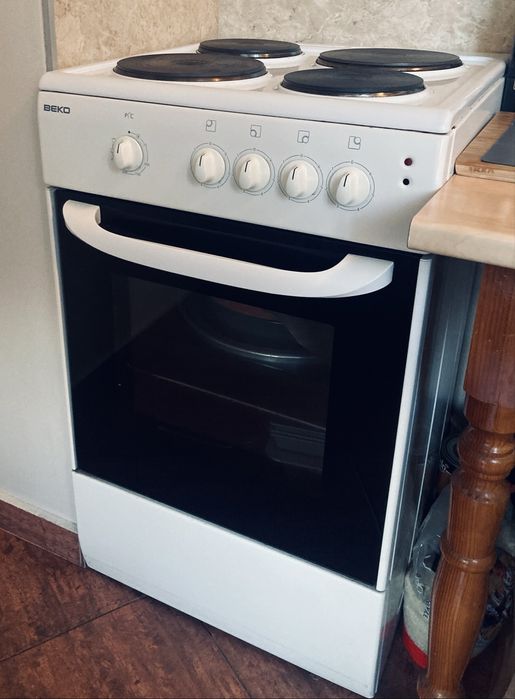 Готварска печка BEKO с 4 котлона и фурна