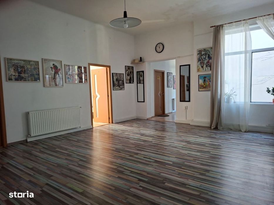 (Costuri utilitati incluse) - Spatiu central, ideal pentru birou