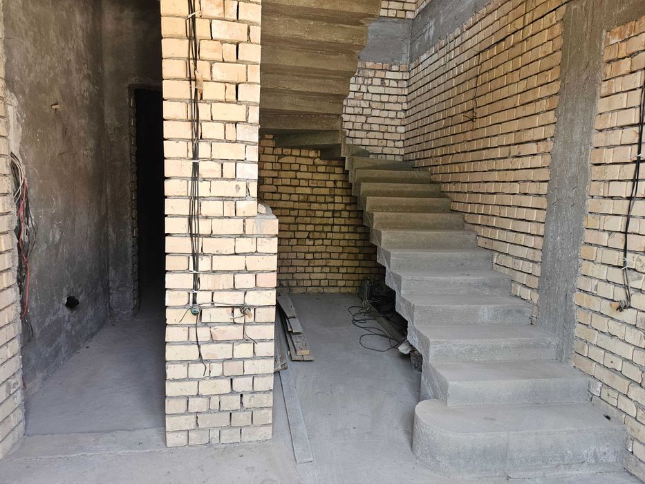 Частный дом ,шесть соток,для большой семьи.