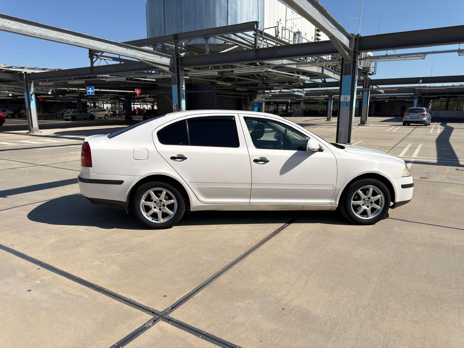SKODA Octavia 2012 — imagine 3