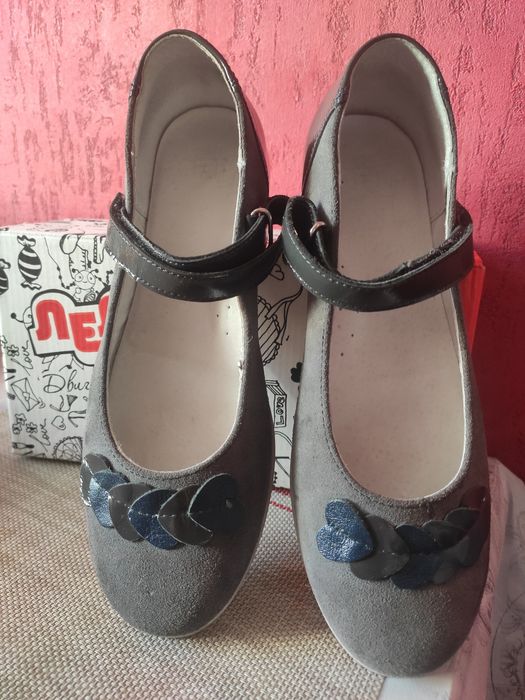 Продам туфли для девочки-подростка размер 37