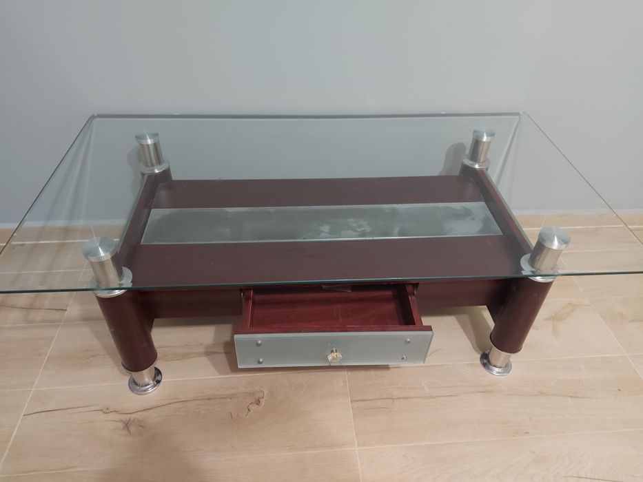 Стъклена    маса