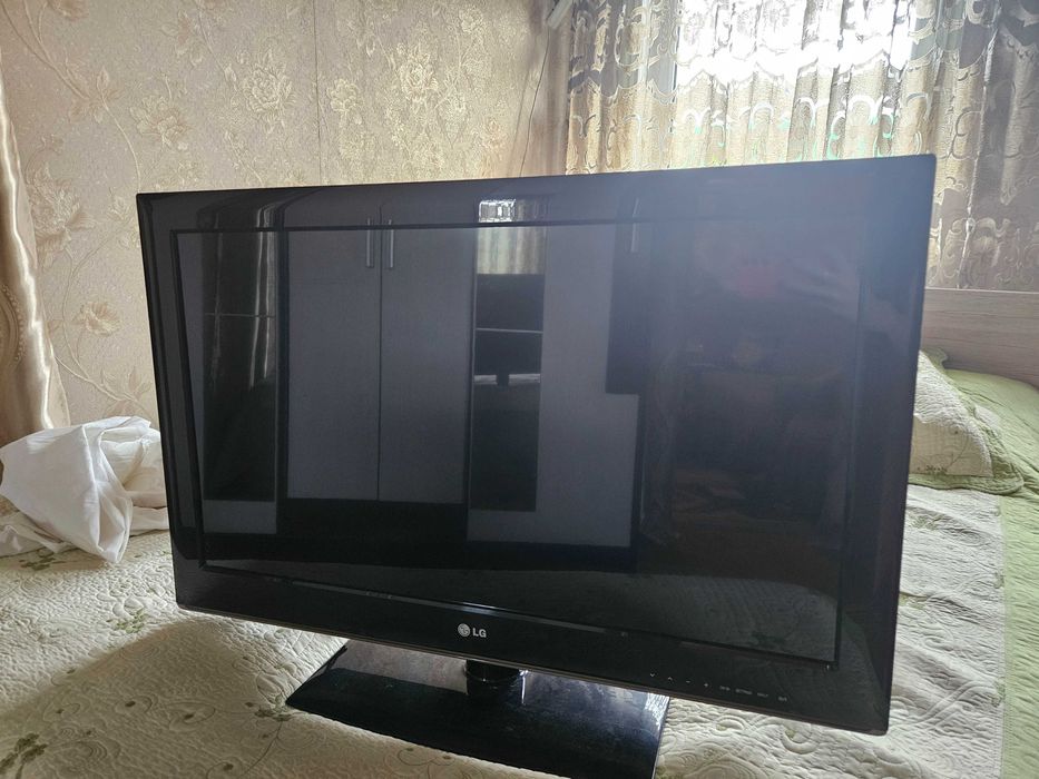 Телевизор LG (81см)