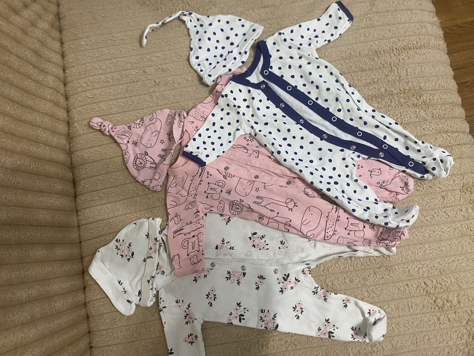Пакет одежды на новорожденную девочку