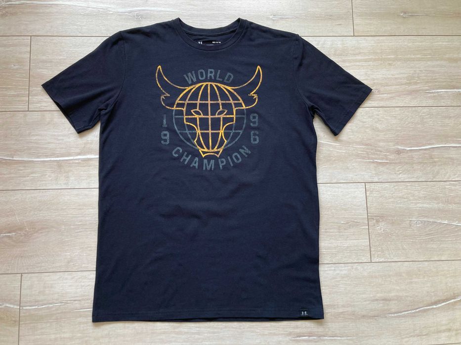 Under Armour Project Rock 96 WORLD CHAMPION  мъжка тениска размер М