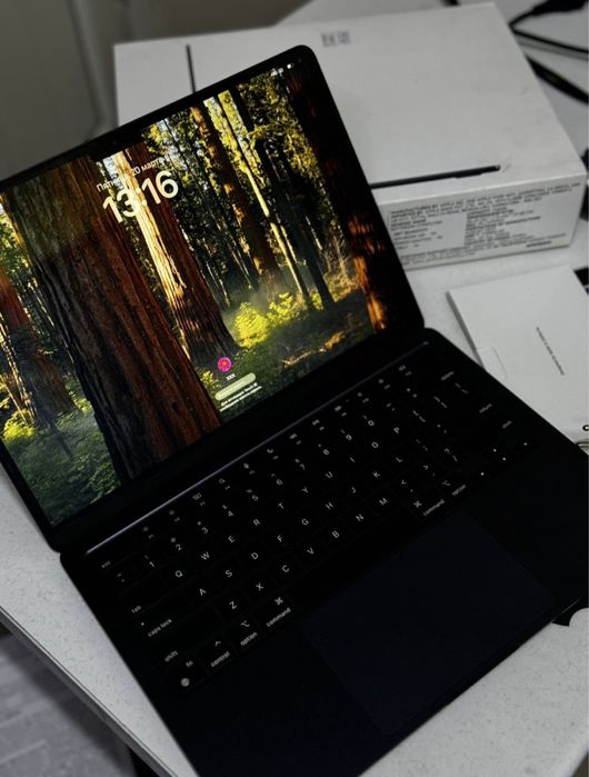 MacBook Air M2 (2022) 8/256