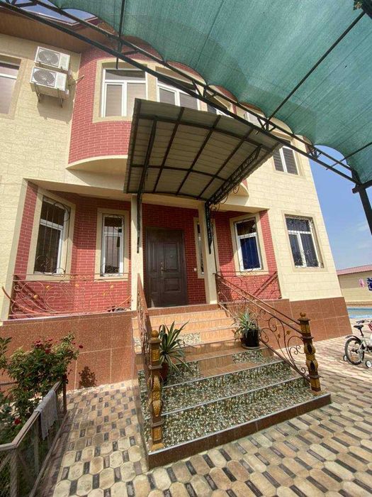 Роскошный дом с бассейном и баней