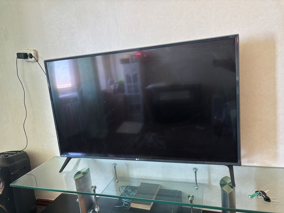 продам телевизор LG