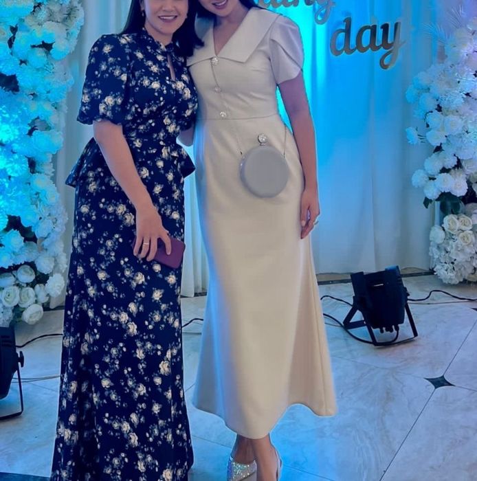 Минималистичное платье с широким воротником